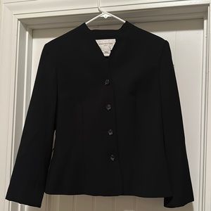 Jones New York women’s black suit size 10 jacket and pants